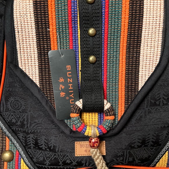 BNWT BU ZHI YUN HOBO STYLE BAG WITH MAGNETIC SNAP AND 4 POCKETS! - Picture 3 of 5